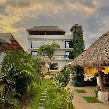 Surfnest Tamarindos Hostel Brisas de Zicatela Exterior foto
