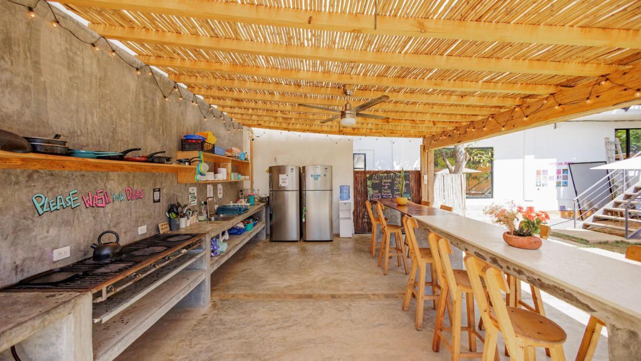Surfnest Tamarindos Hostel Brisas de Zicatela Exterior foto
